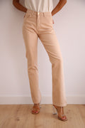 Pantalón de tiro alto pierna recta.