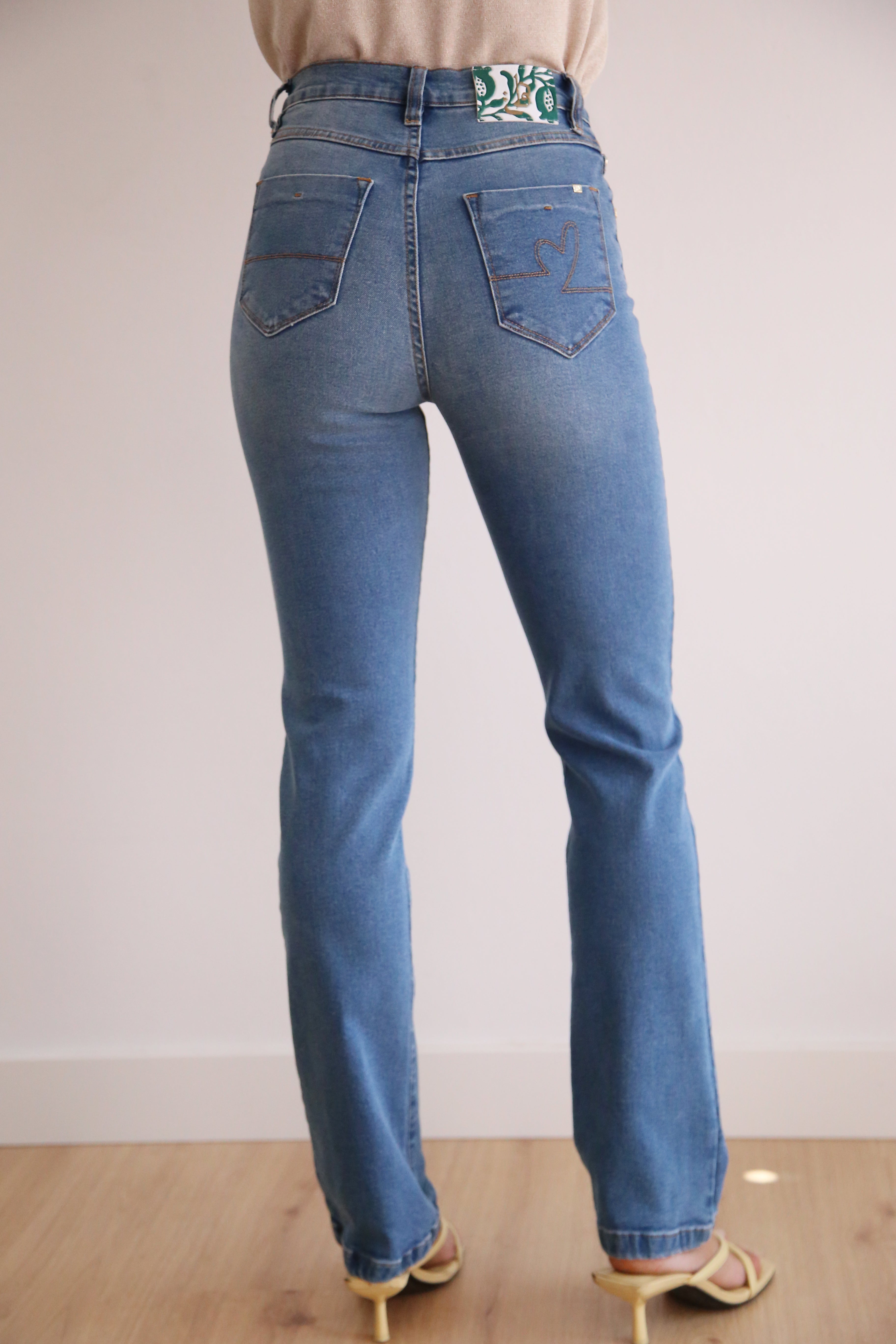 Pantalón de tiro alto CORTE RECTO denim