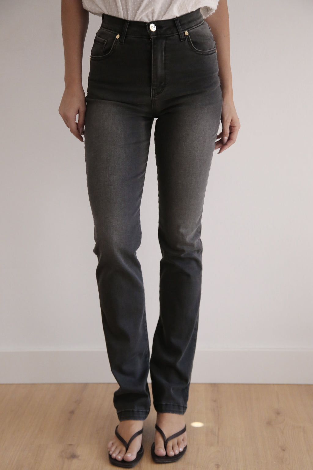 Pantalón de tiro alto recto denim black