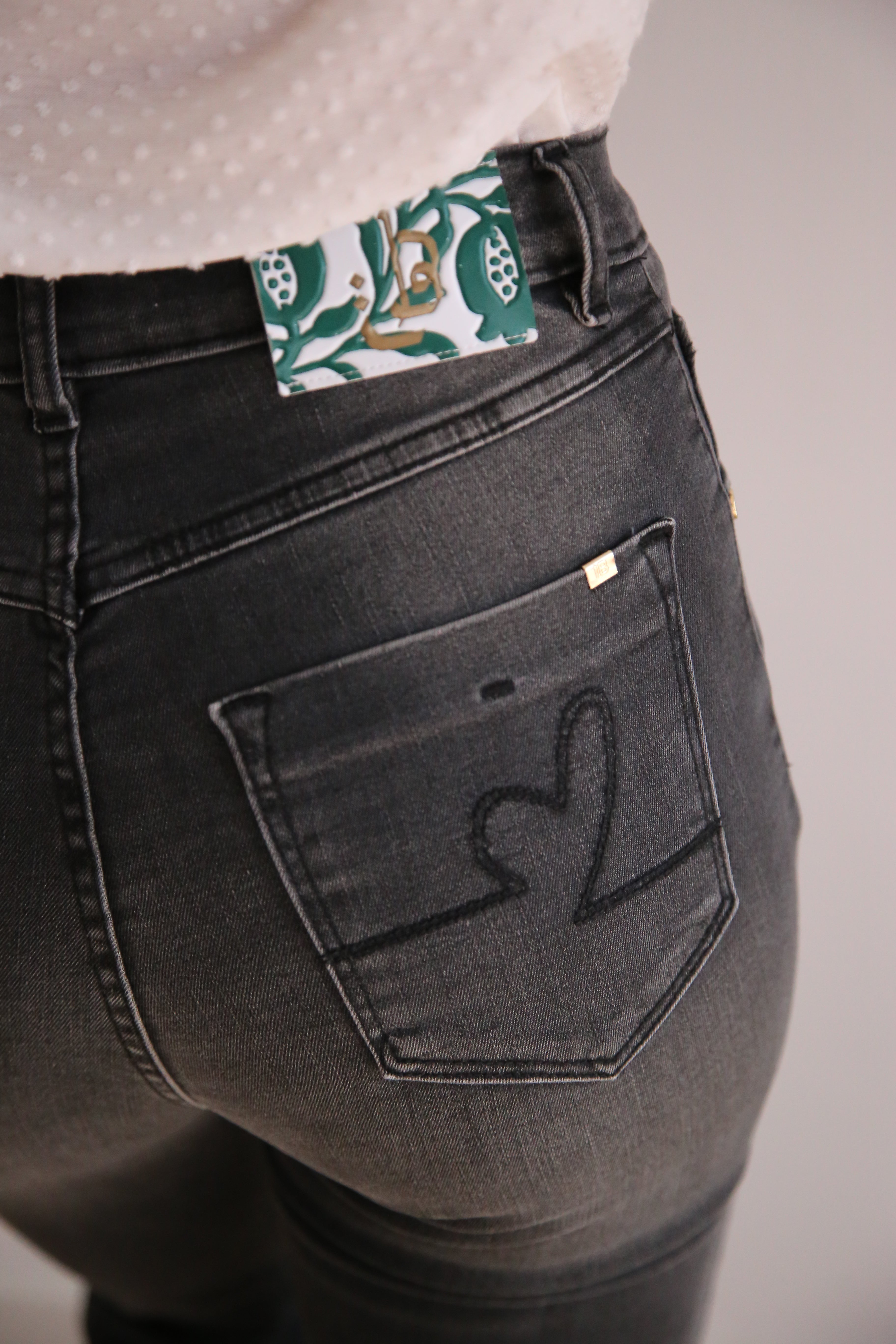 Pantalón de tiro alto recto denim black