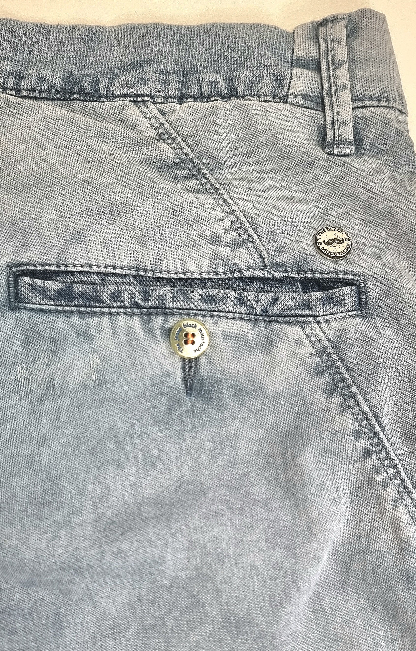 Pantalón de corte slim carbon