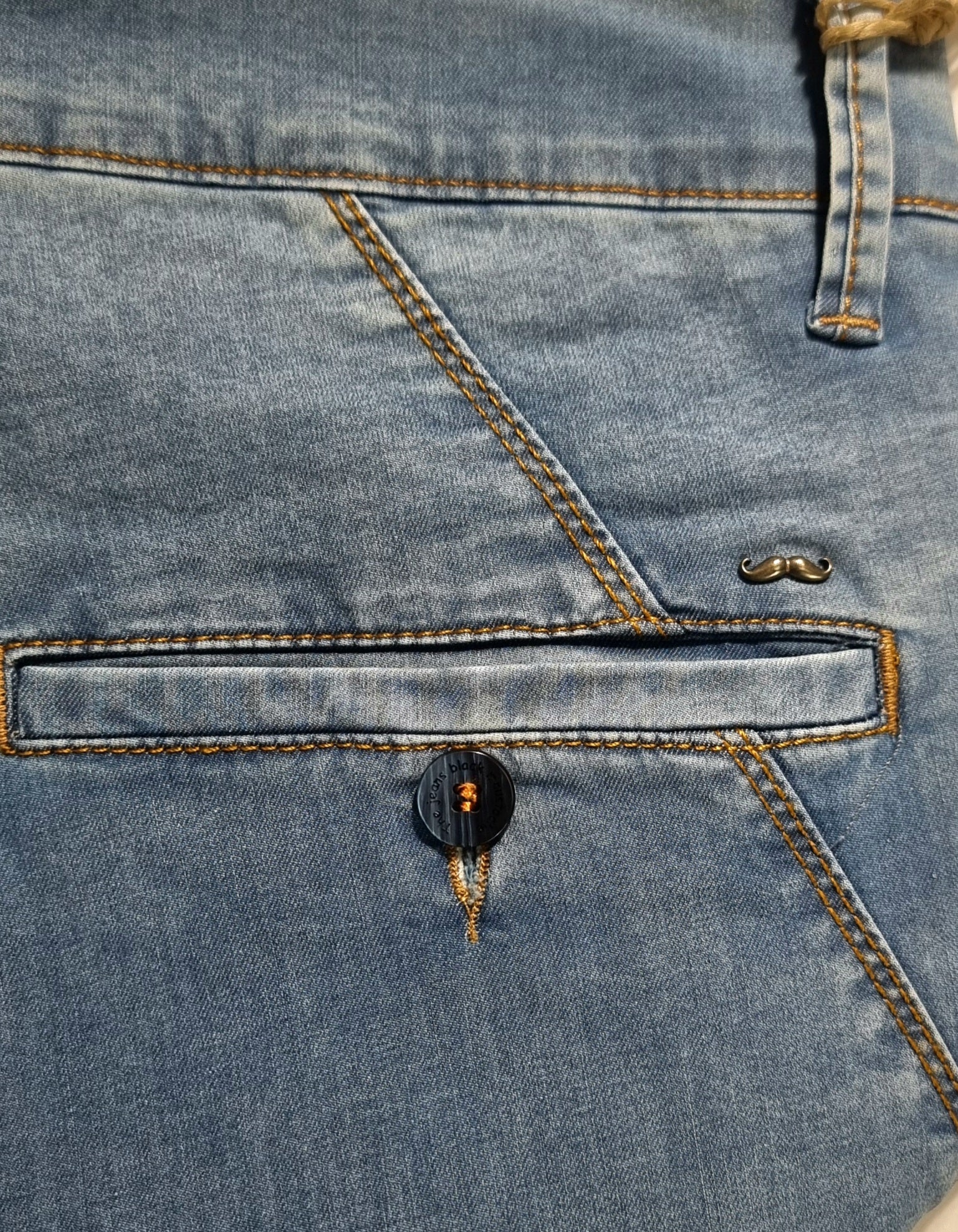 Pantalón de corte slim Alien denim