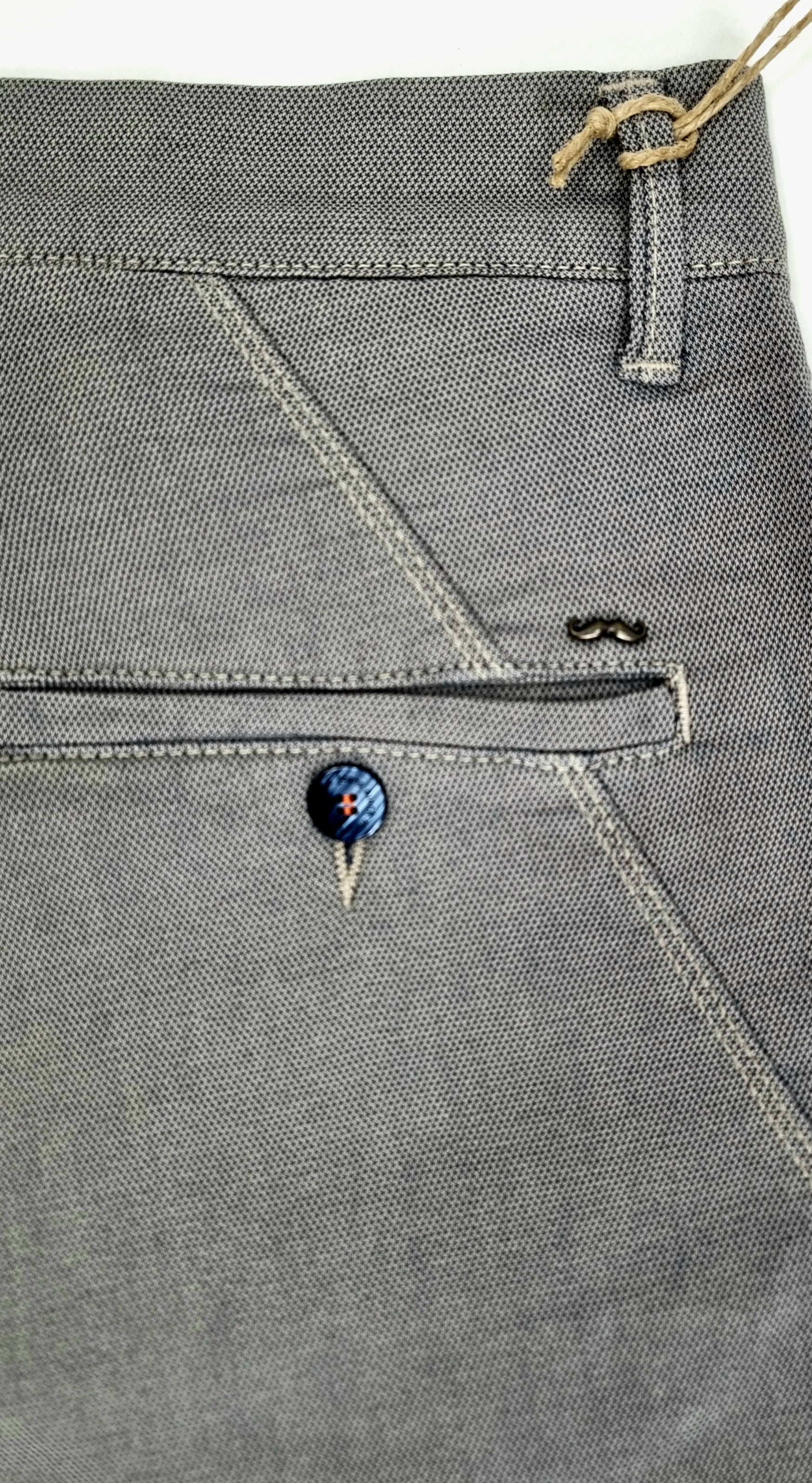Pantalón chino de corte regular fit Kalumba