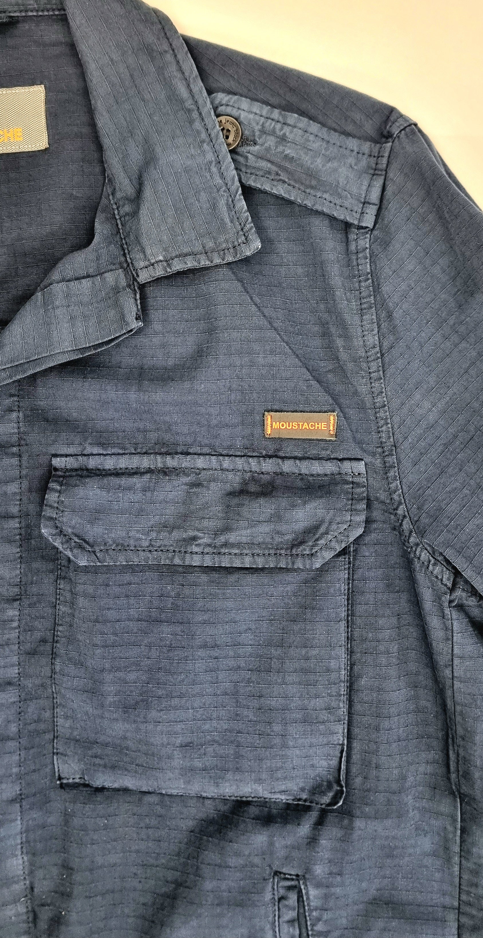 Sobrecamisa con bolsillos en pecho