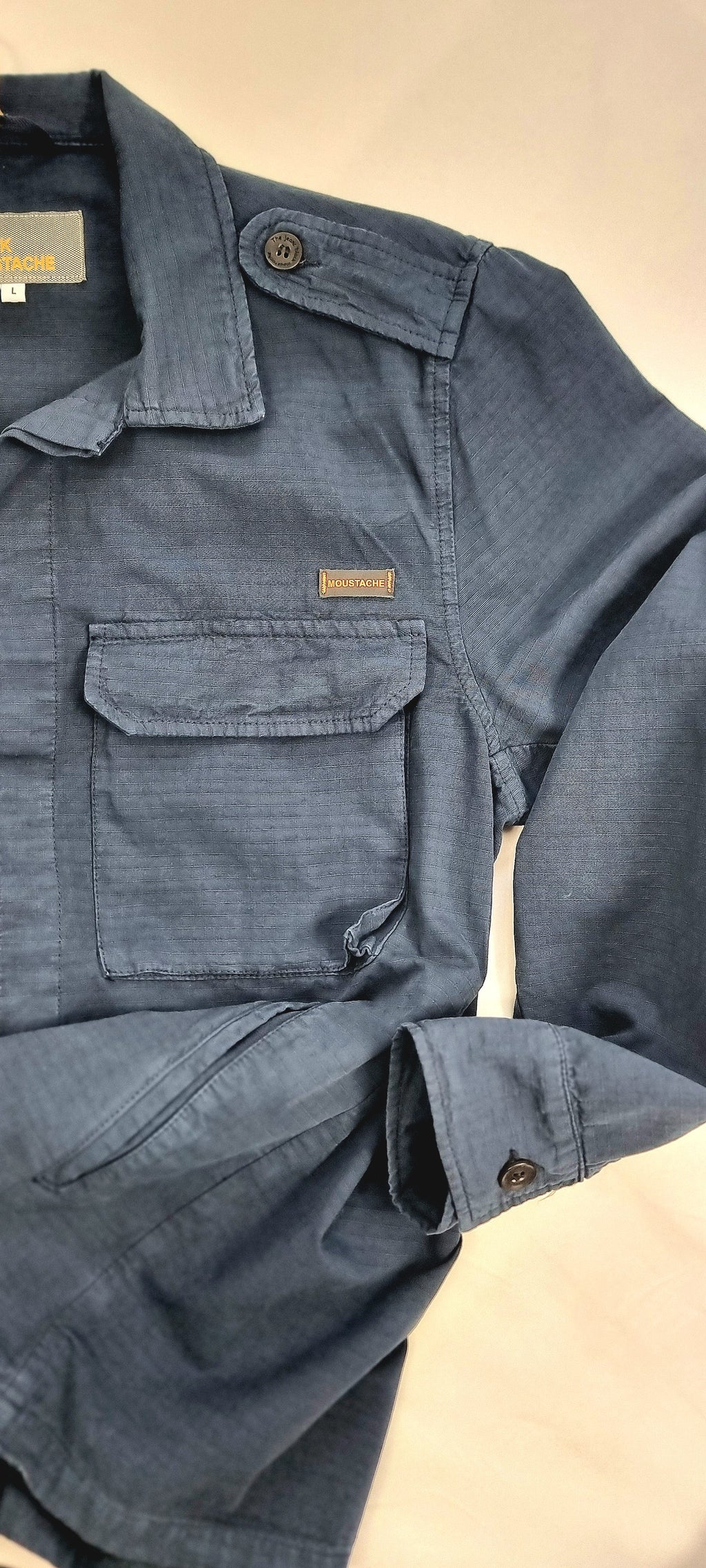 Sobrecamisa con bolsillos en pecho