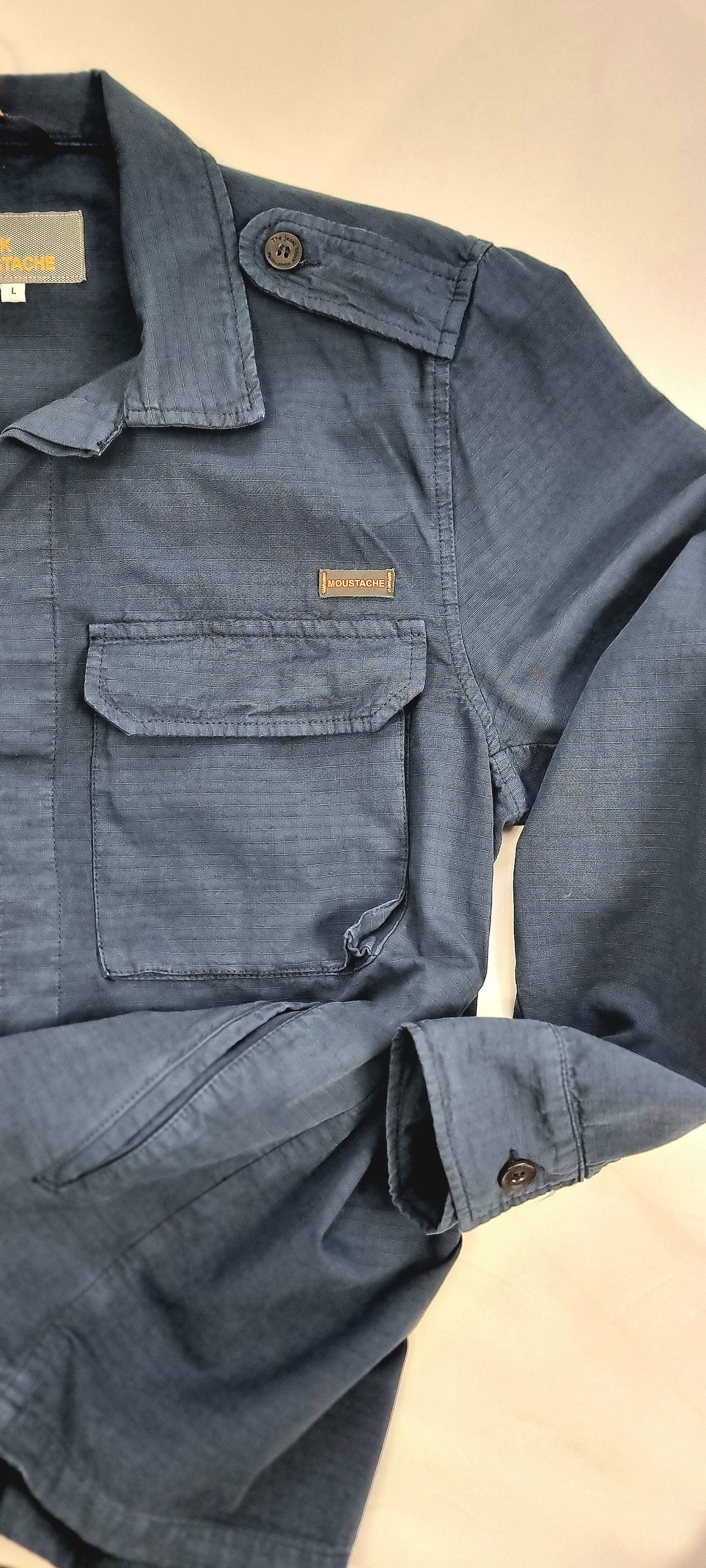 Sobrecamisa con bolsillos en pecho