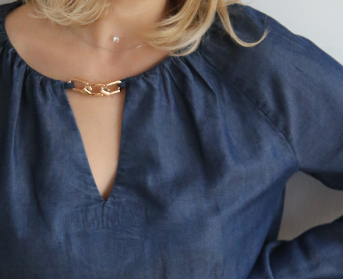 Blusa tencel denim, herraje dorado.