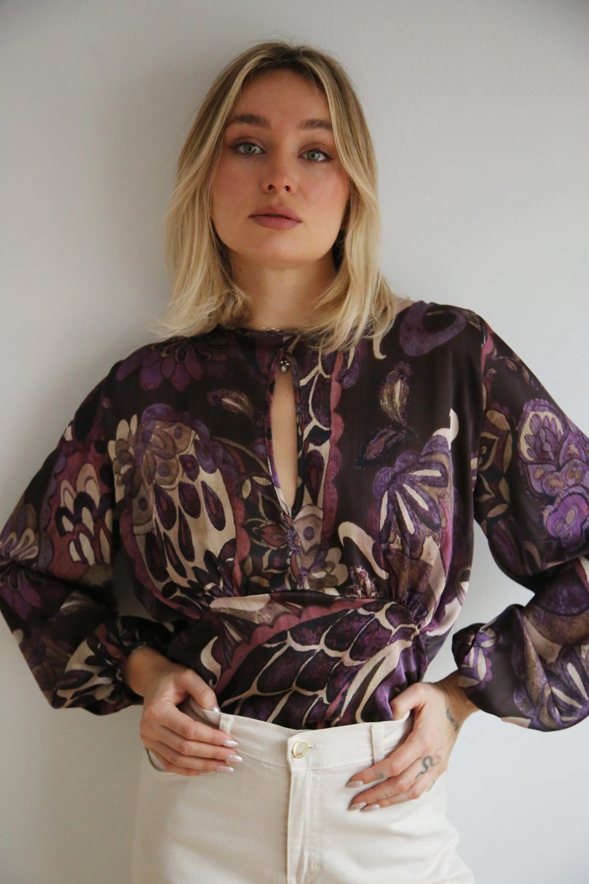 Blusa cachemir, estilo boho, mangas abullonadas