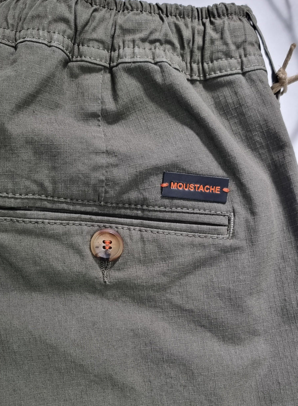 Pantalón cargo corte regular fit