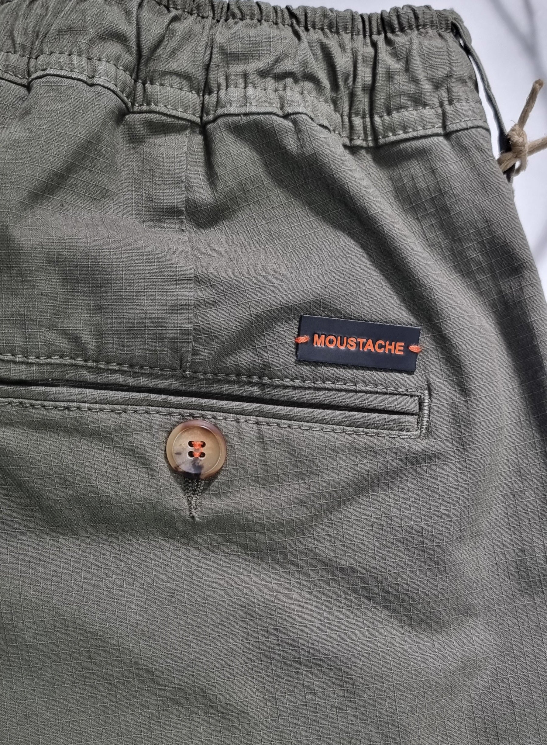 Pantalón cargo corte regular fit