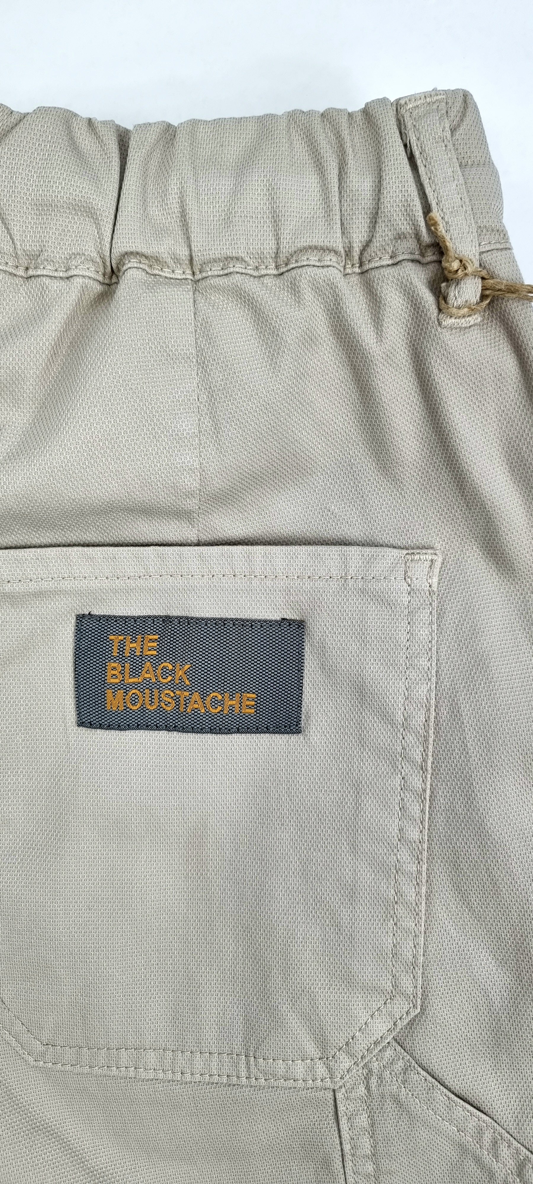 Bermuda con goma en cintura color piedra