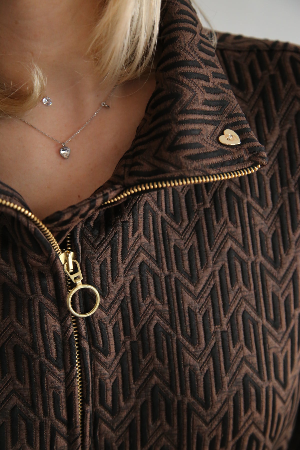 Chaqueta cuello alto, conjunto coordinado