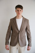 Americana hombre casual, tejido microestructurado, bolsillos de parche.