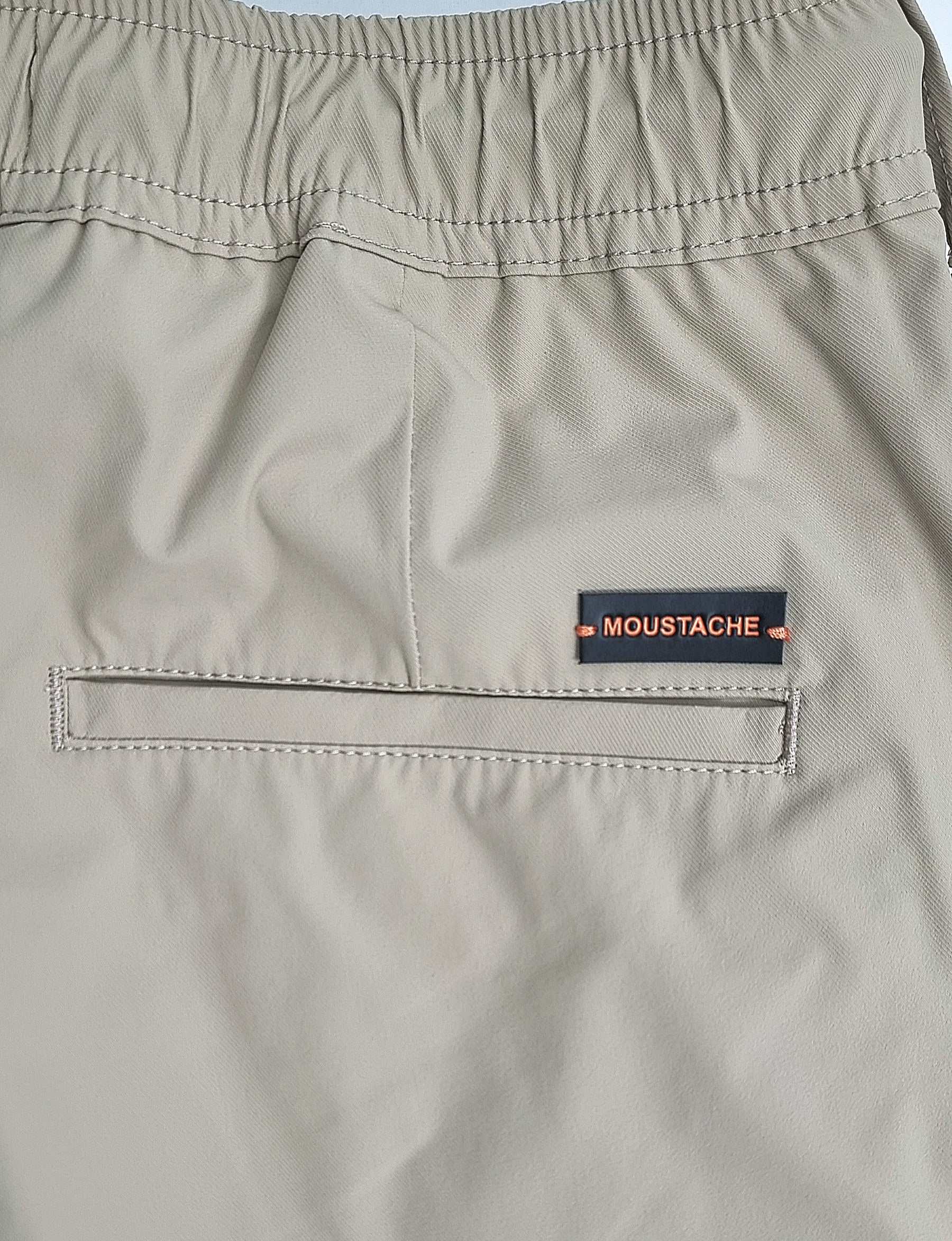 Pantalón chino de corte Loose Fit