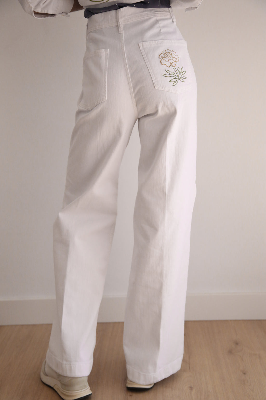 Pantalón culotte con boradado
