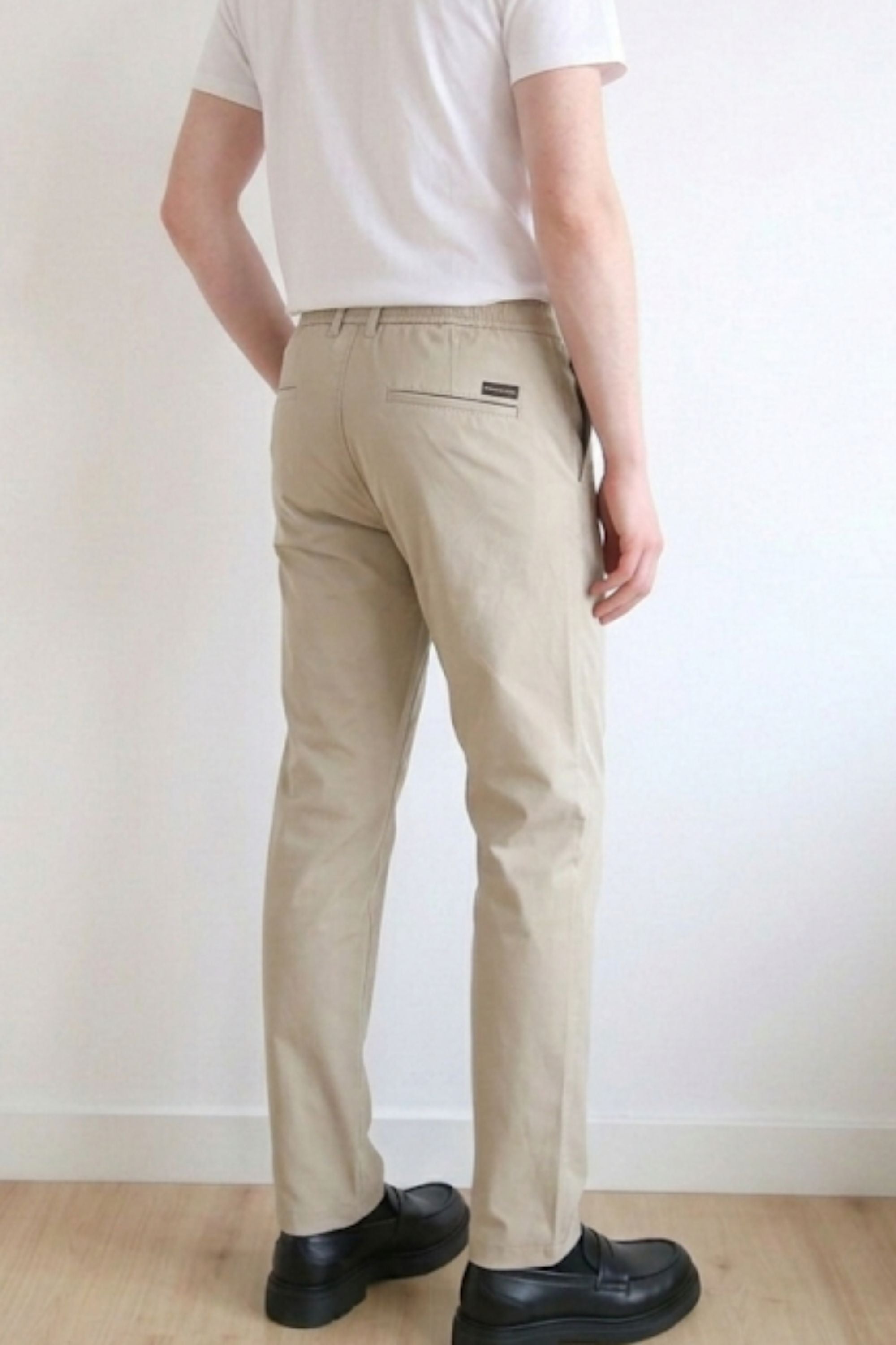 Pantalón chino de corte Loose Fit