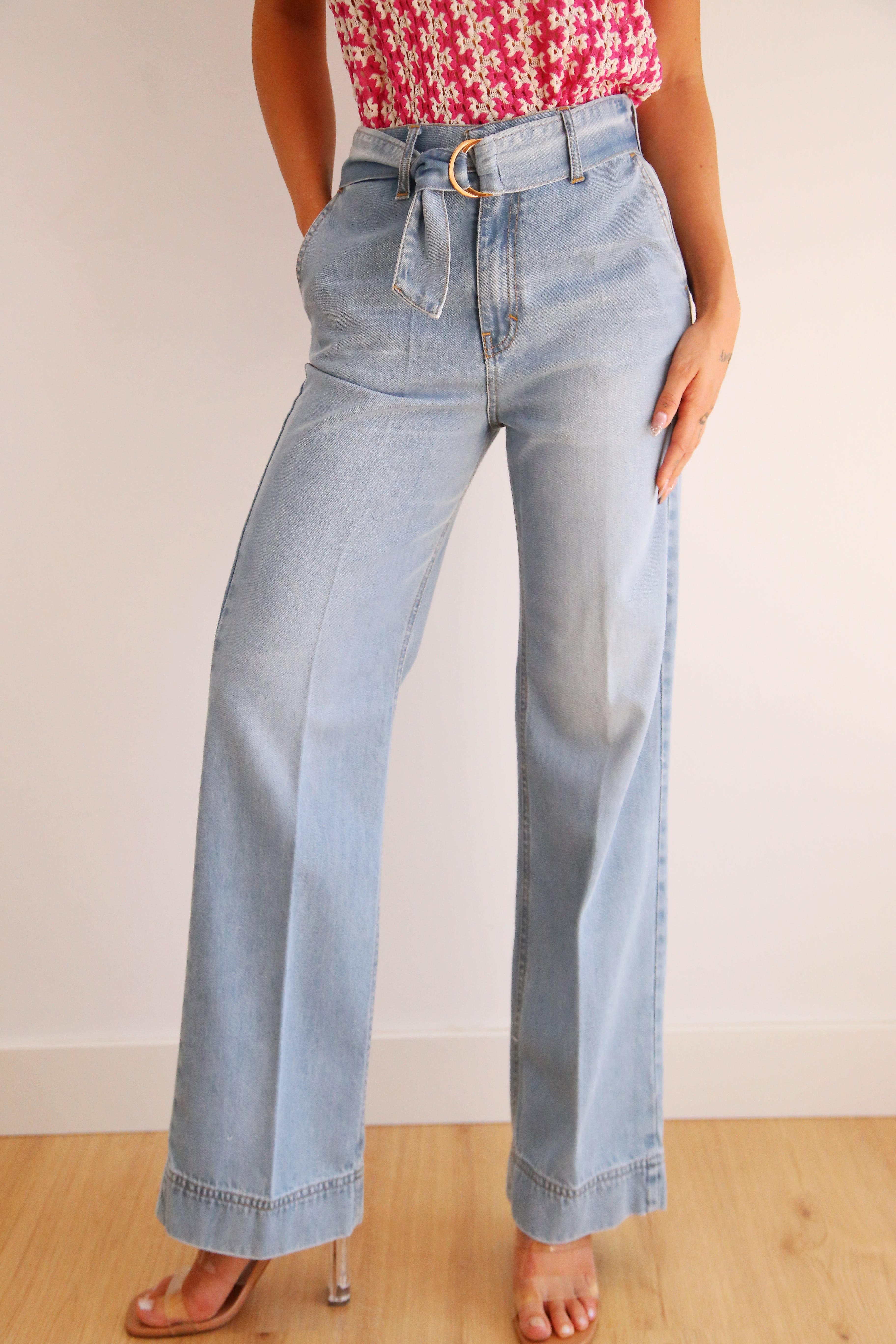 Pantalón ancho con lazada