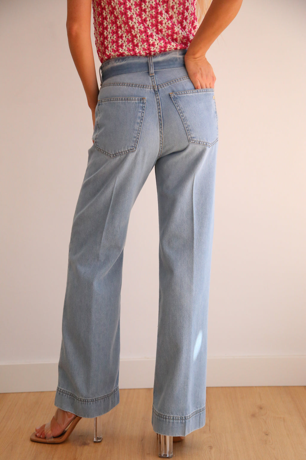 Pantalón ancho con lazada