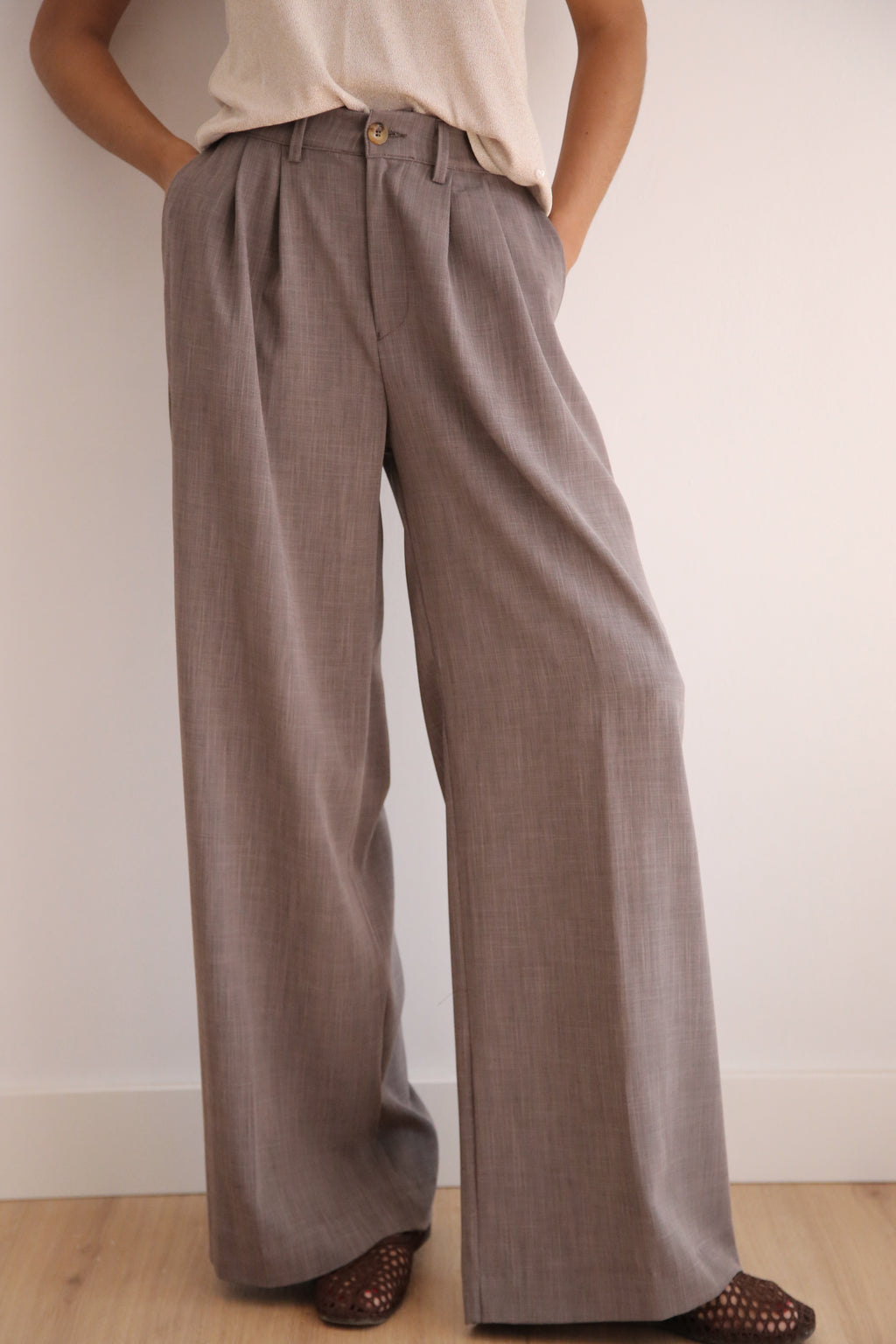 Pantalón ancho con pinzas