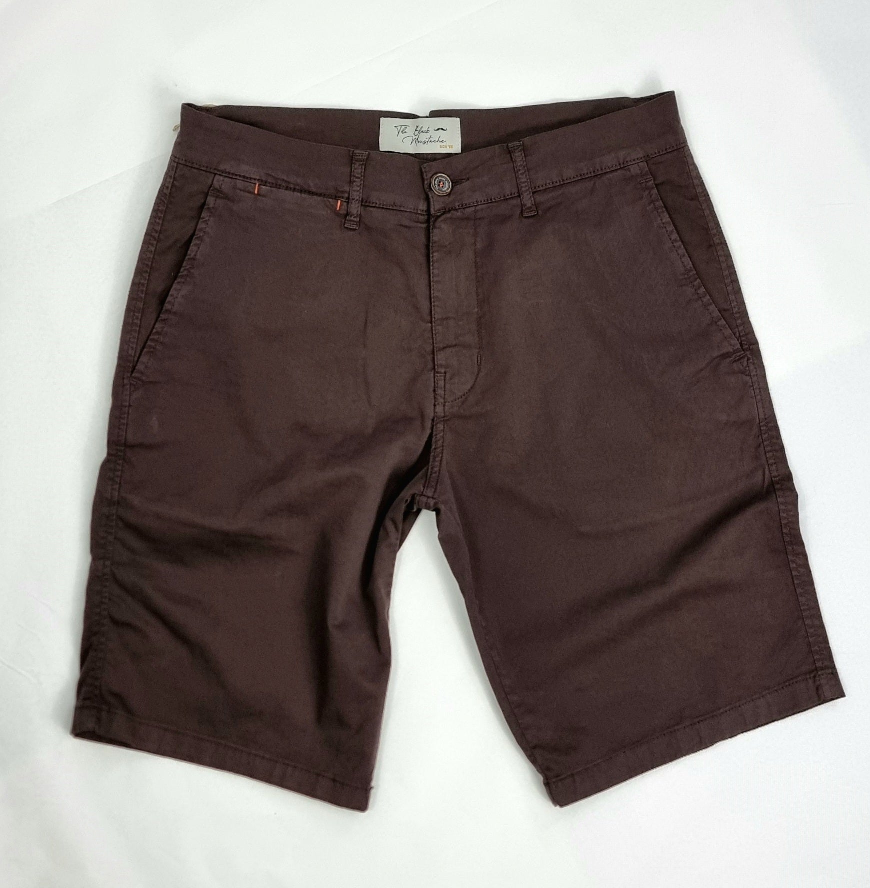 Bermuda chino de corte regular