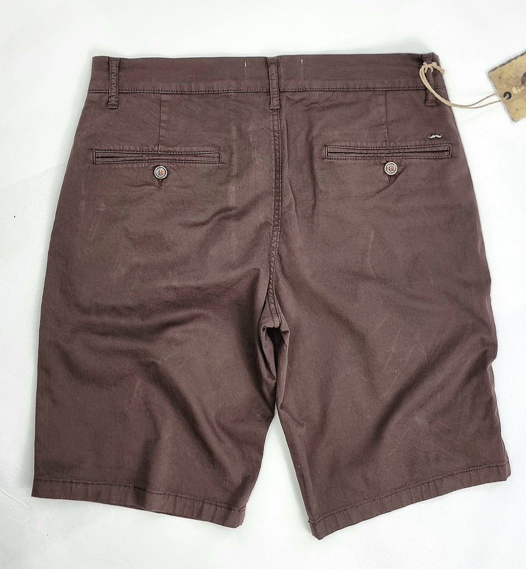 Bermuda chino de corte regular