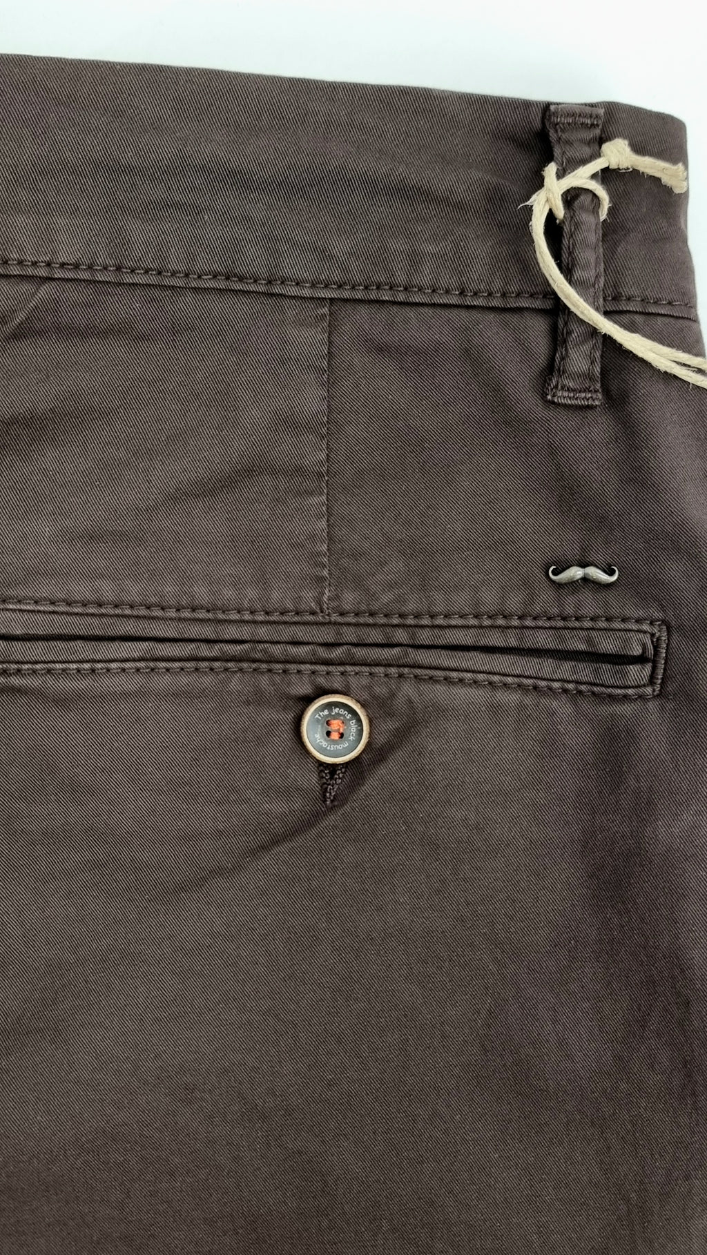 Bermuda chino de corte regular