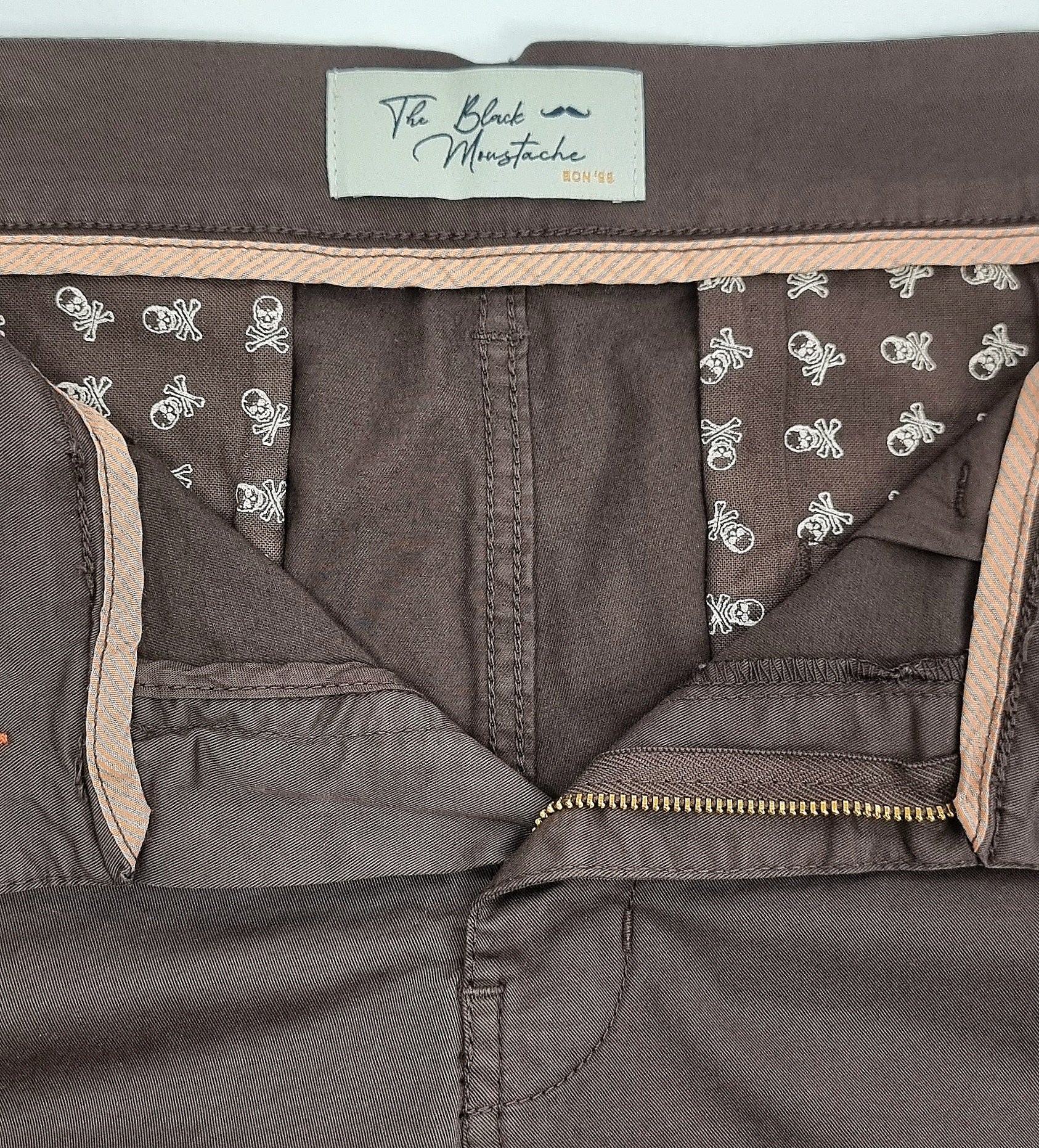 Bermuda chino de corte regular