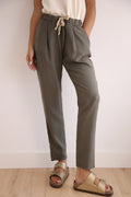 Pantalón fluido tencel con goma en cintura color kaki