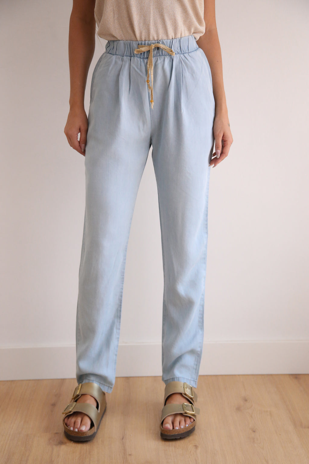 Pantalón fluido con goma en cintura denim acido