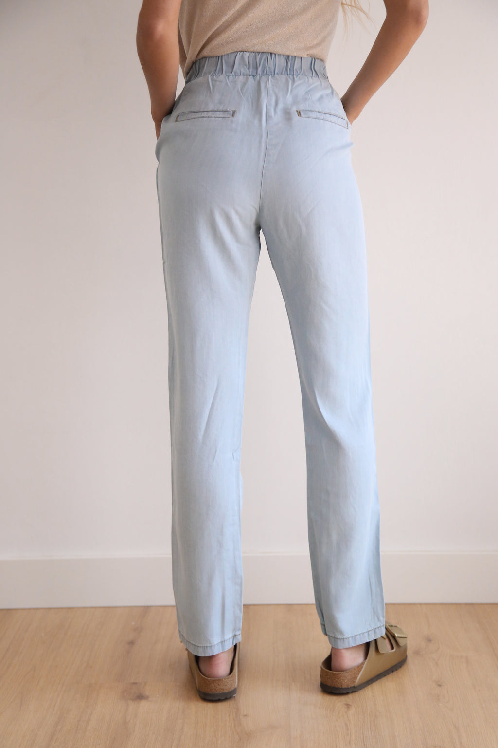 Pantalón fluido con goma en cintura denim acido