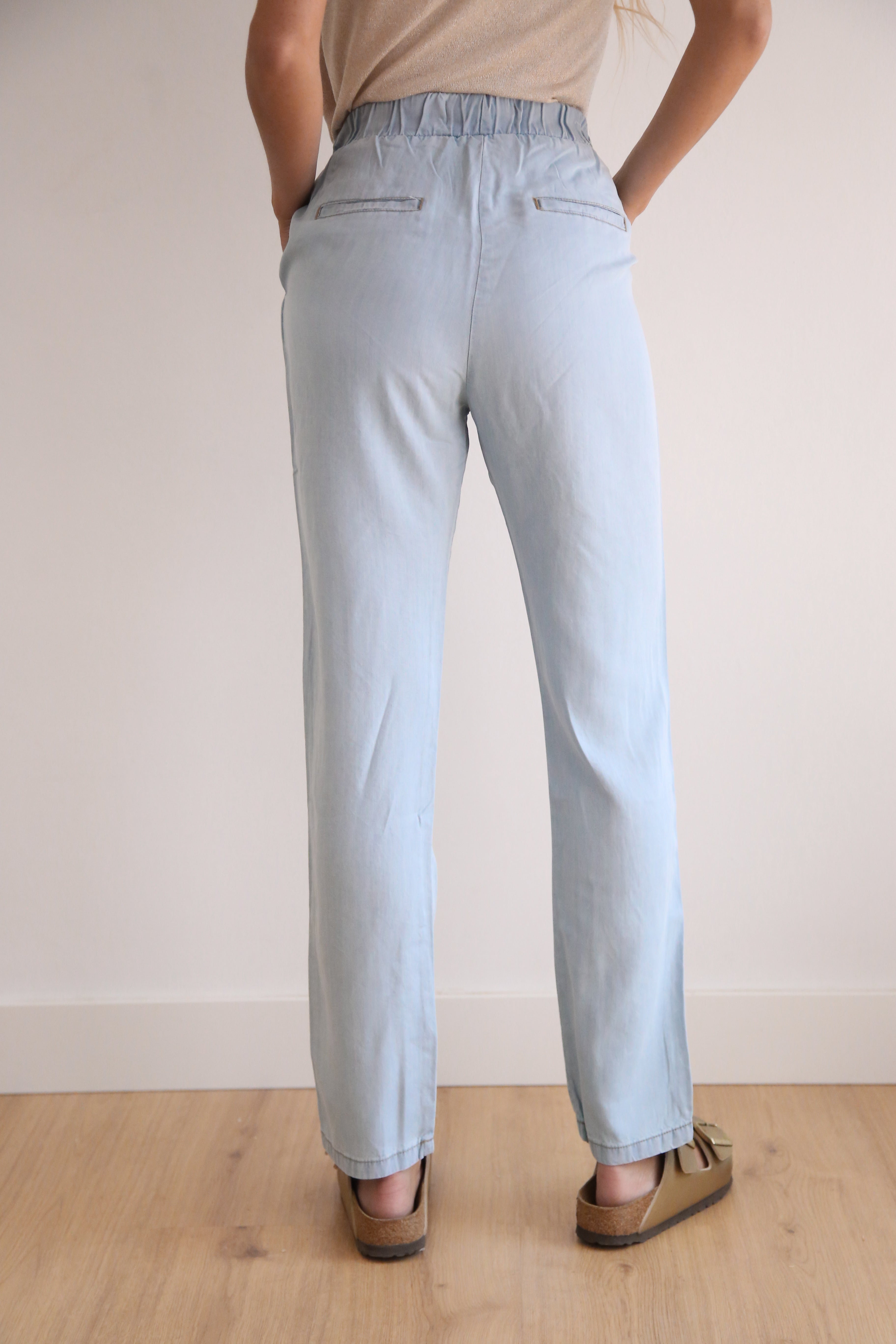 Pantalón fluido con goma en cintura denim acido