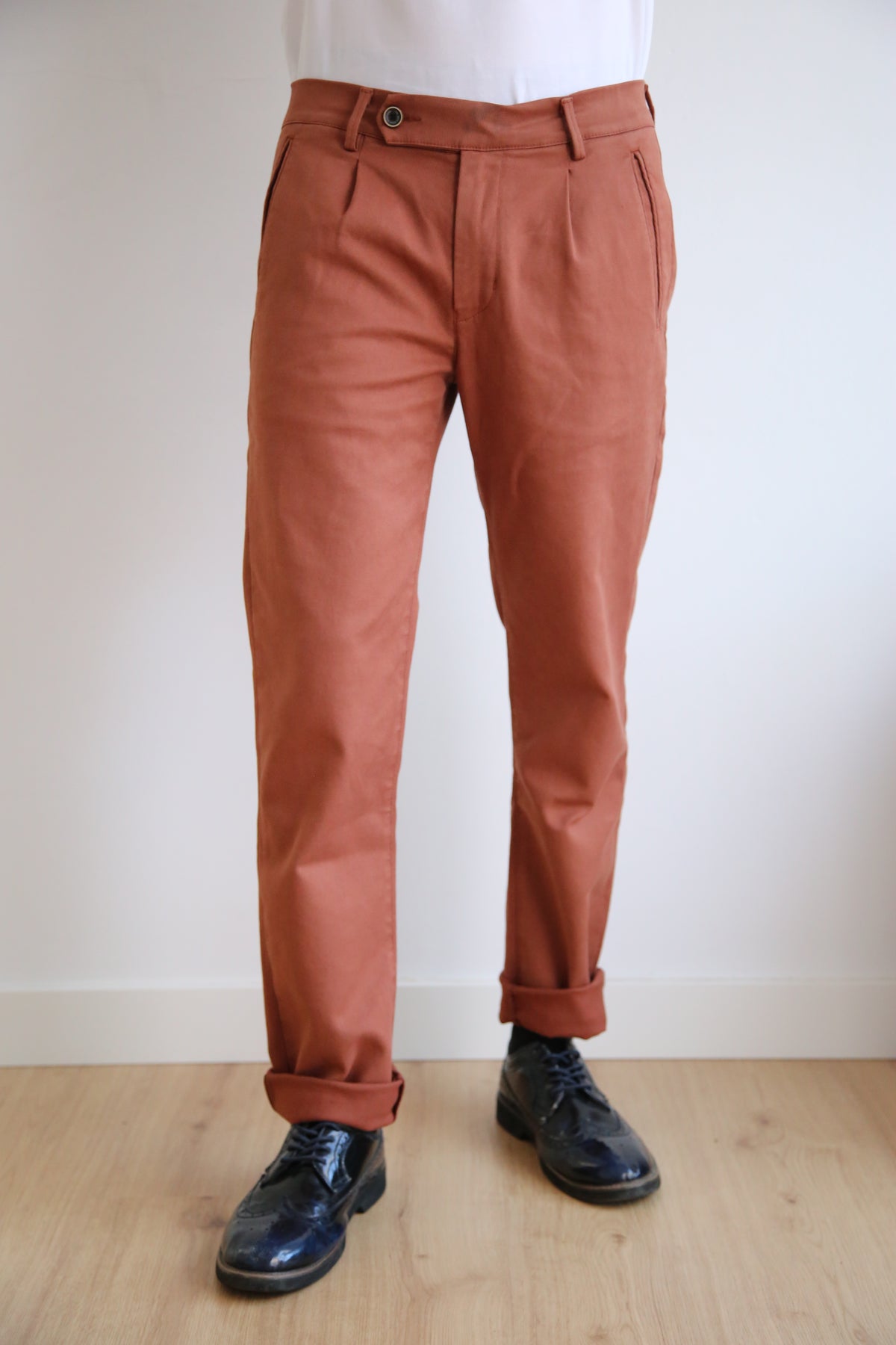 Pantalón chino recto, regular fit hombre, tejido Tencel ecológico.