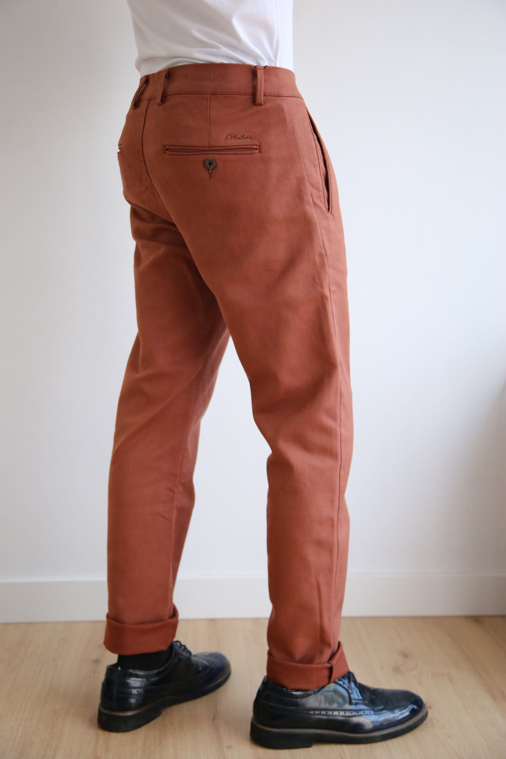 Pantalón chino recto, regular fit hombre, tejido Tencel ecológico.