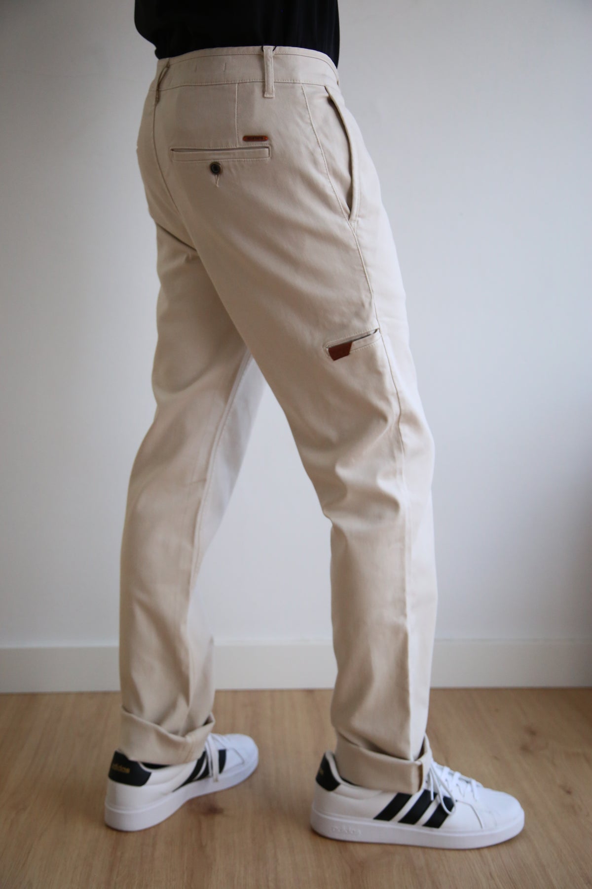 Pantalón chino recto hombre, regular fit elastico