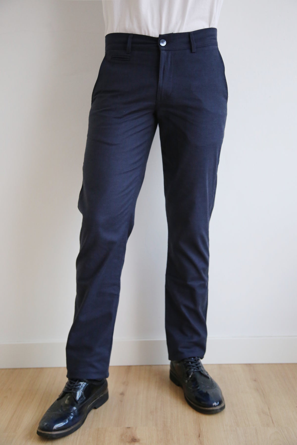 Pantalón chino recto, regular fit hombre, microdibujo, algodón elástico.