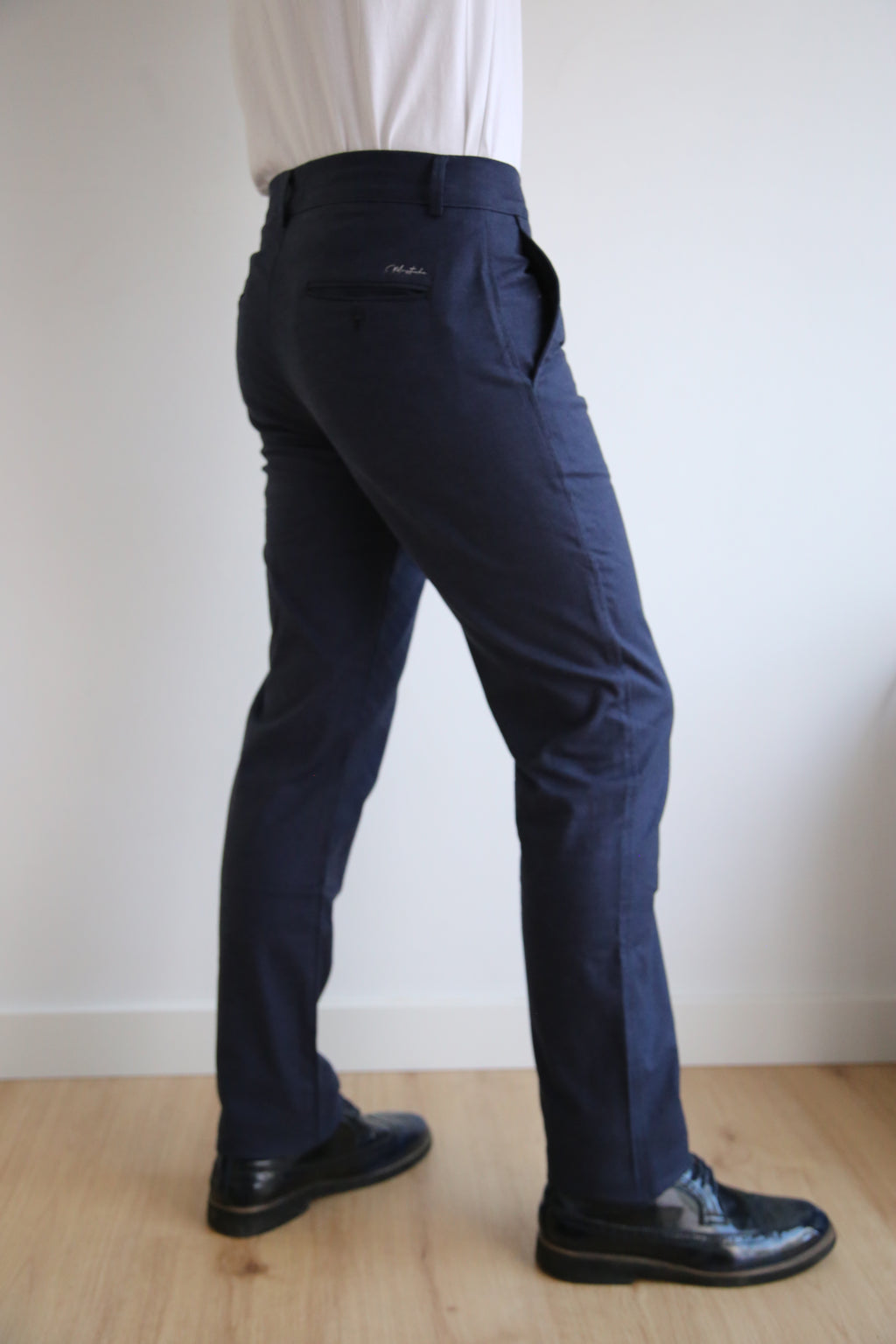 Pantalón chino recto, regular fit hombre, microdibujo, algodón elástico.