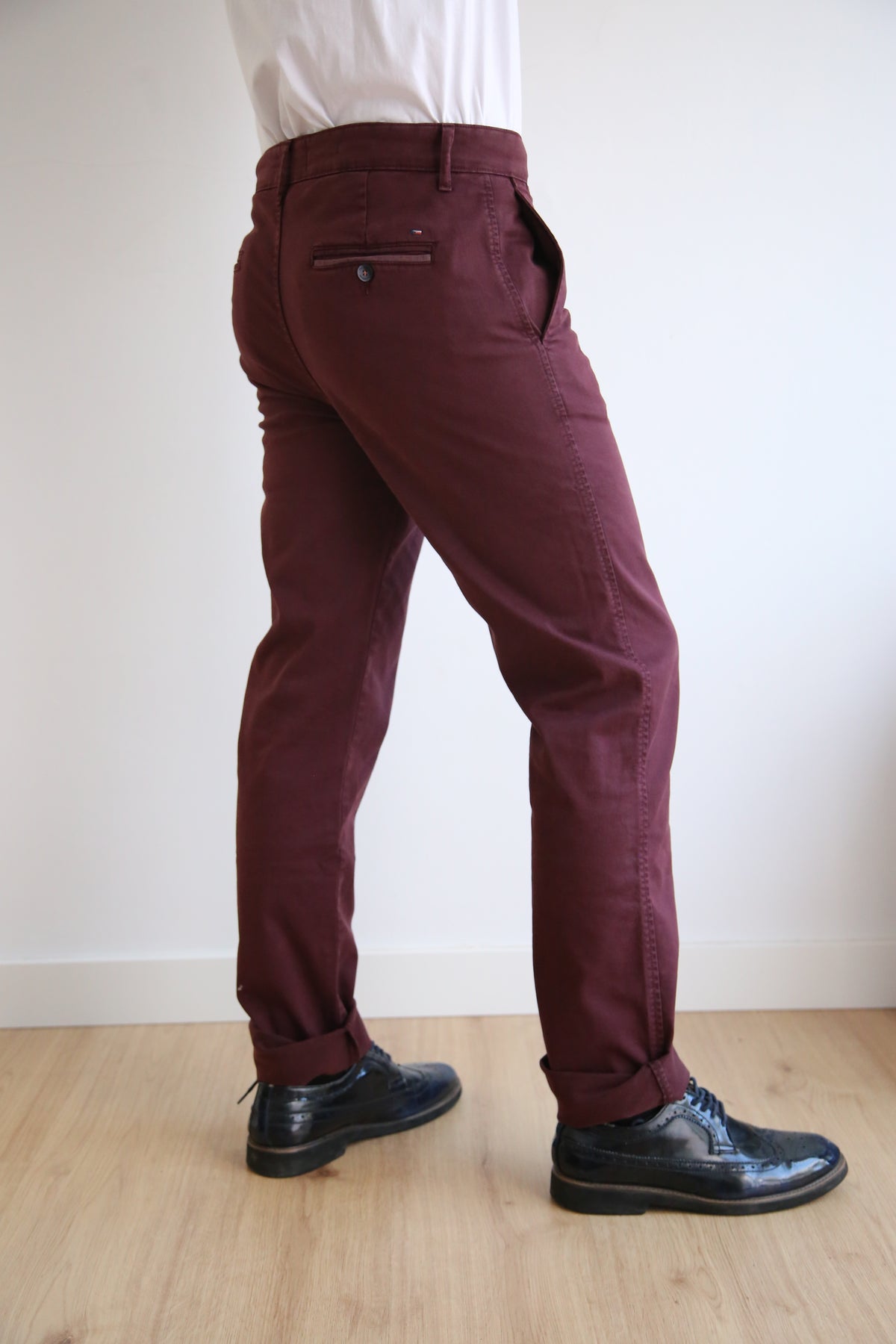 Pantalón corte recto, regular fit hombre, algodón peinado elástico.