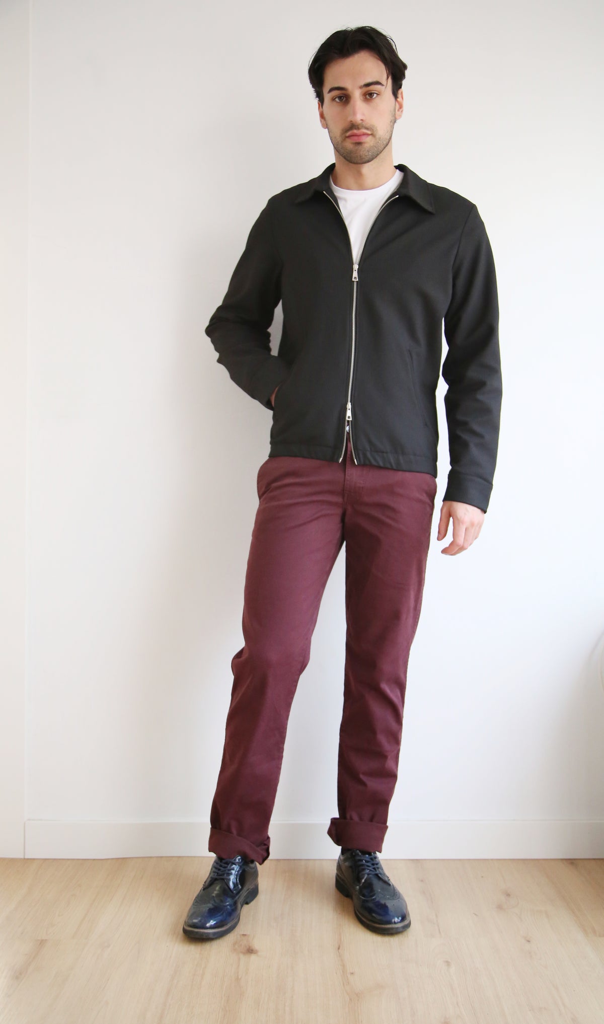 Pantalón corte recto, regular fit hombre, algodón peinado elástico.