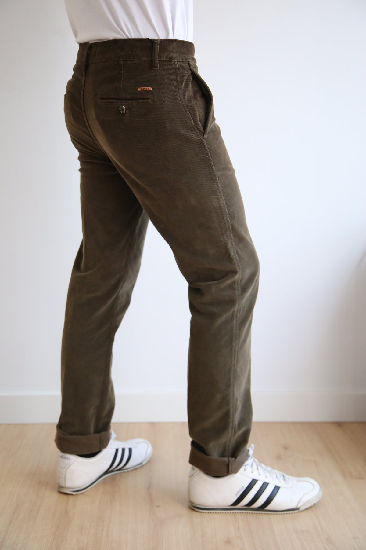 Pantalón chino de pana, corte recto, regular fit hombre, tejido pana, confort térmico.