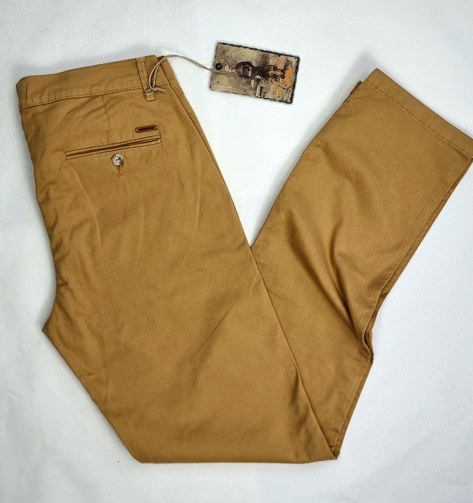 Pantalón chino regular fit tricojet
