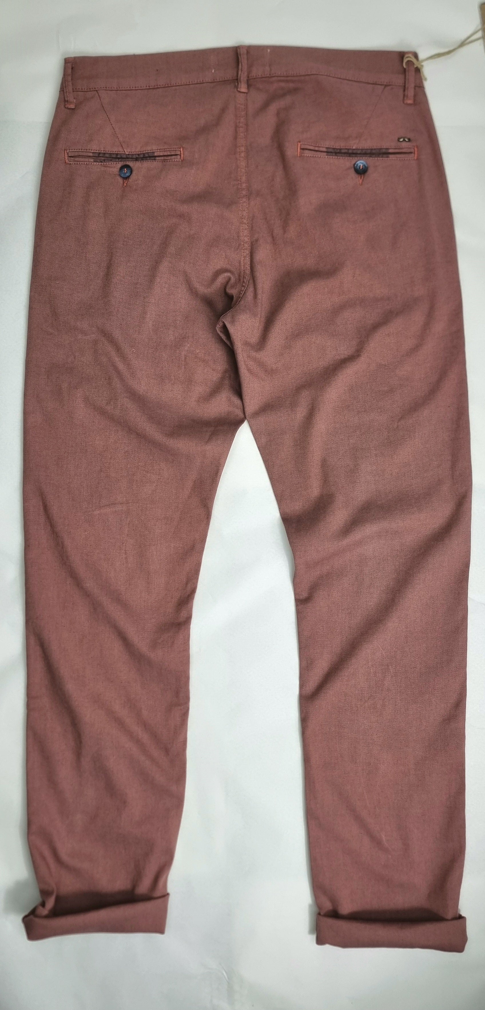 Pantalón chino de corte slim Kalumba