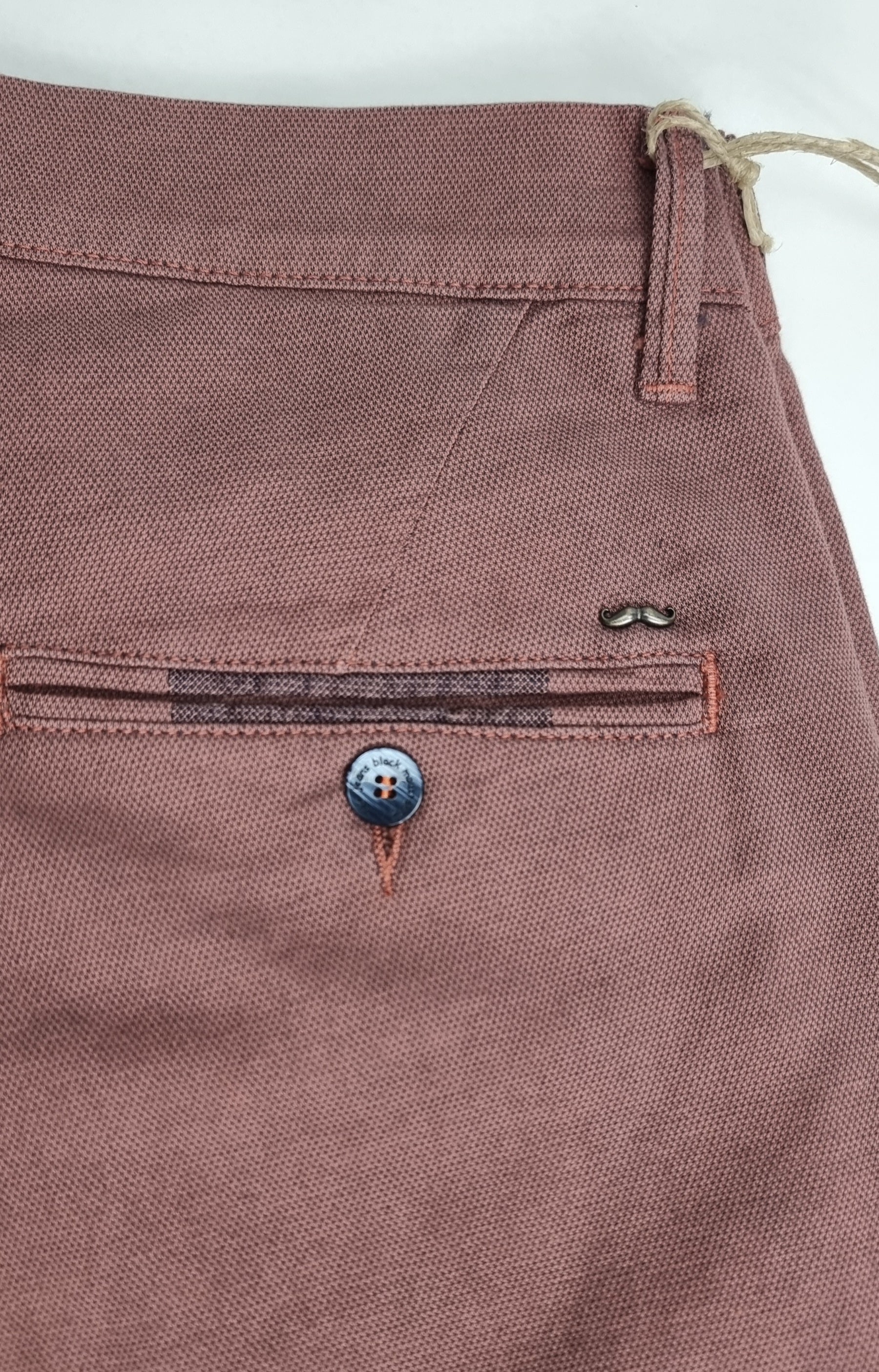 Pantalón chino de corte slim Kalumba