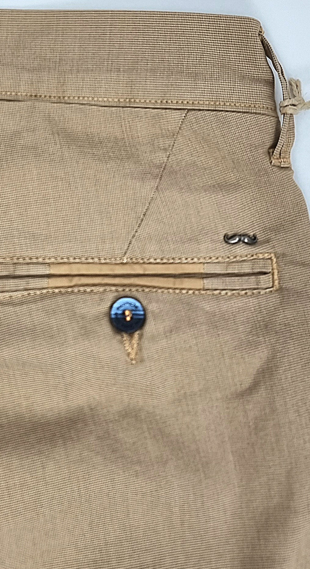 Pantalón chino de micropunto