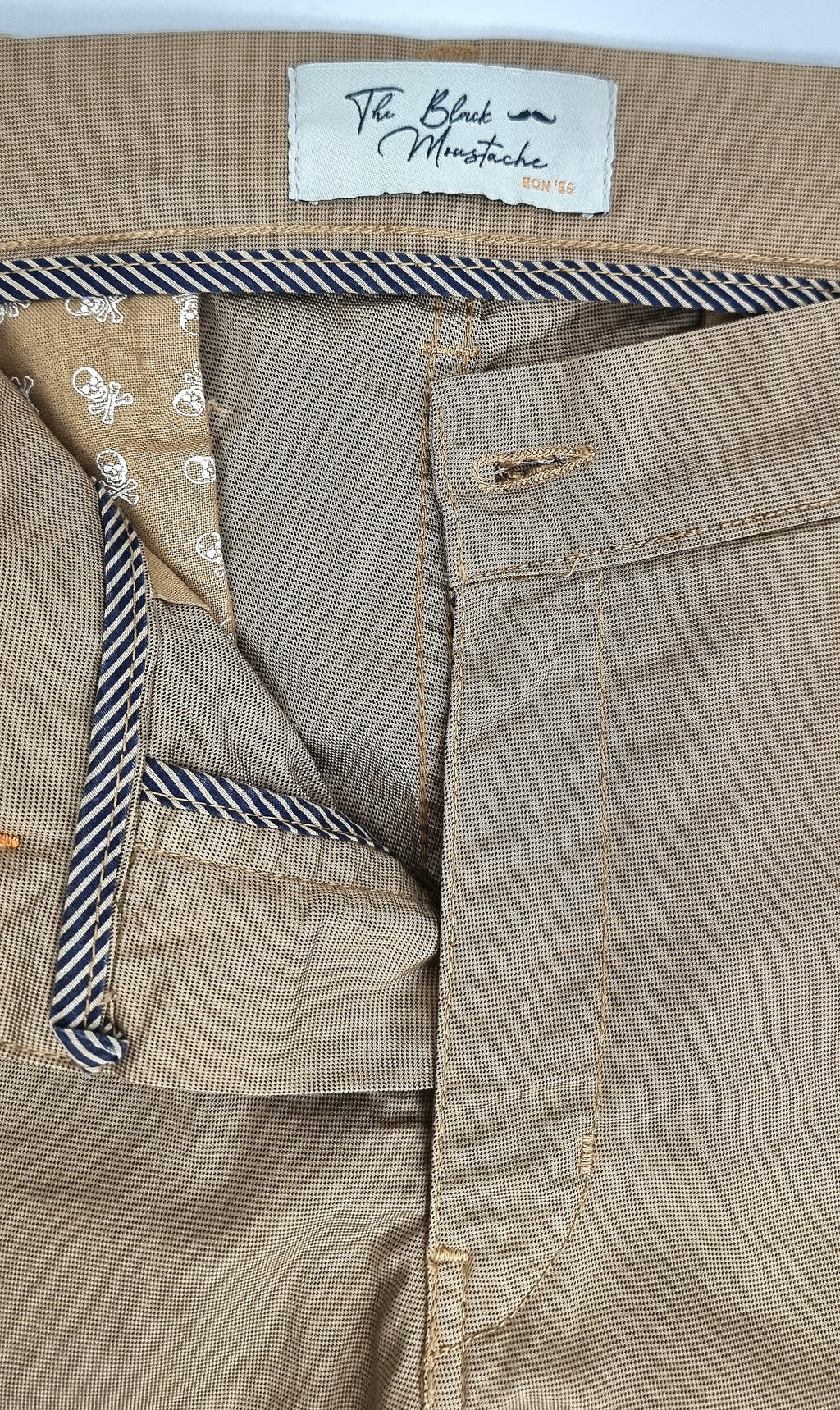 Pantalón chino de micropunto