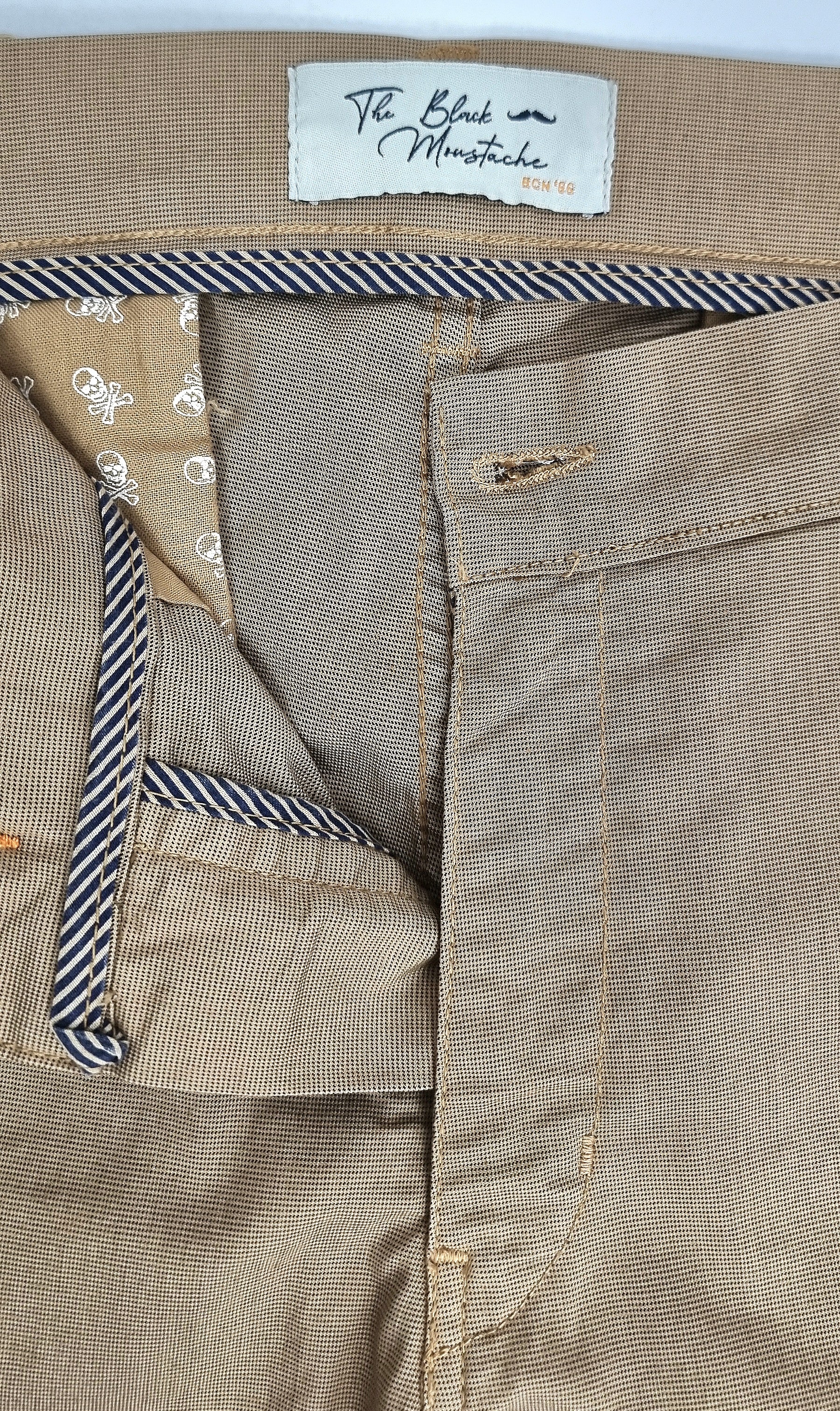 Pantalón chino de micropunto