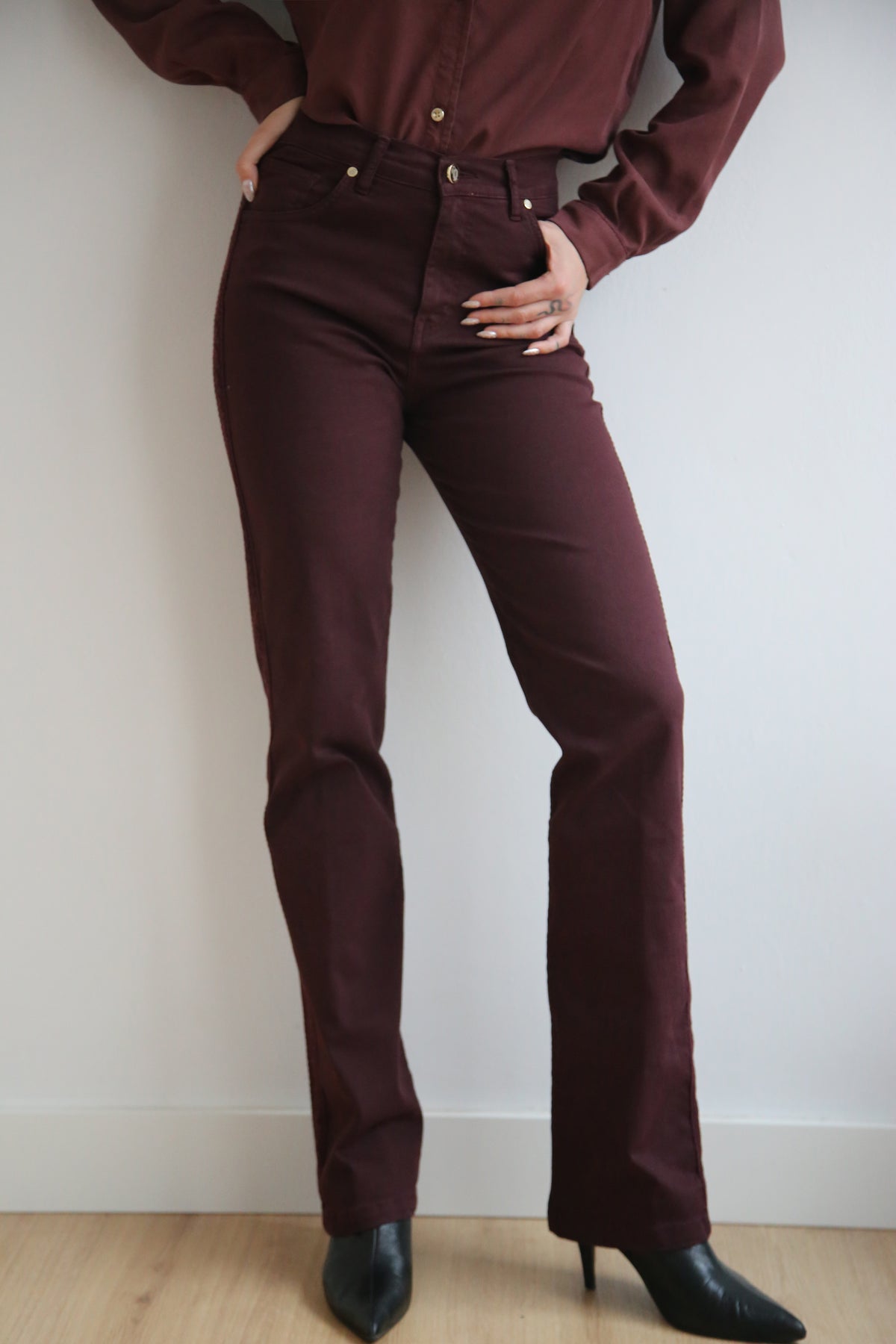Pantalón encaje calado, tejido elástico, corte recto