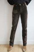 Pantalón pana, laser floral artesanal, corte recto, tiro alto, 5 bolsillos, diseño invernal.