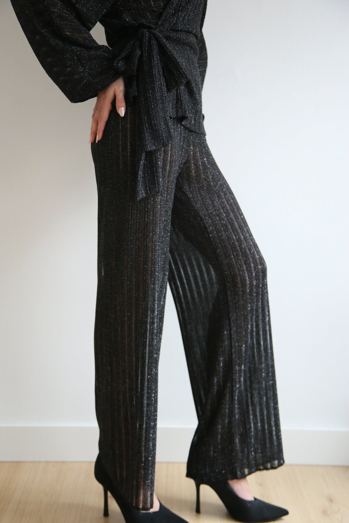 Pantalón palazzo,  brillo metalizado.
