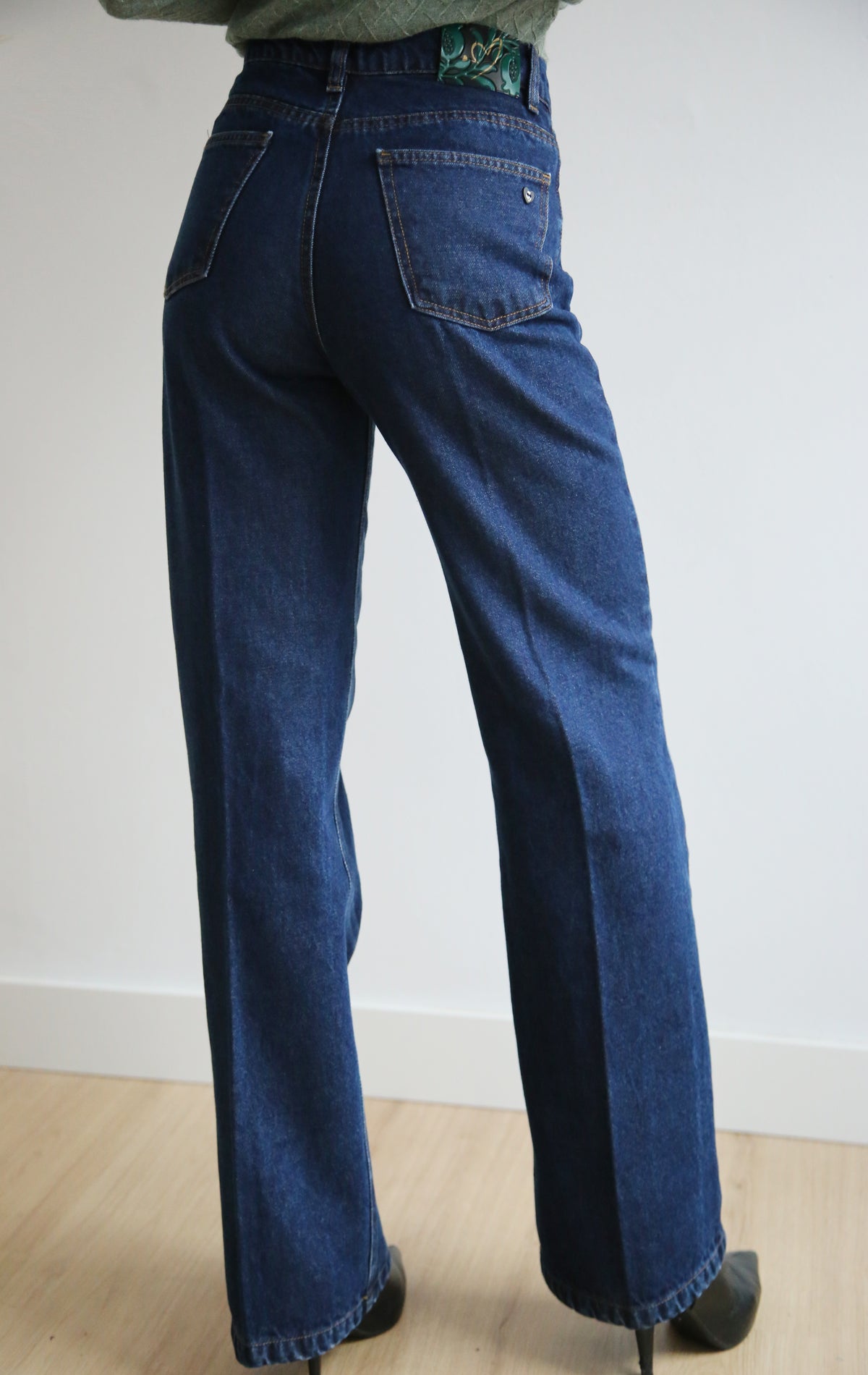 Pantalon Wide Leg, denim oscuro, grabado láser.