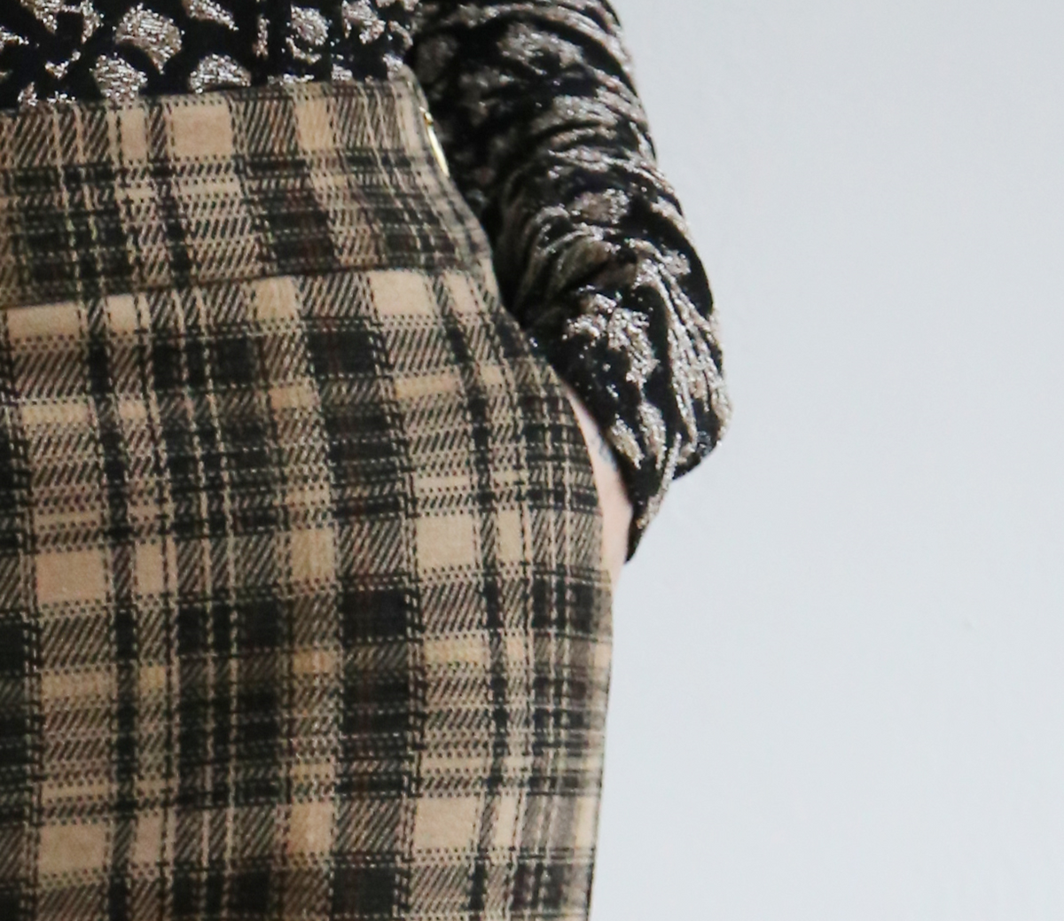 Pantalón cuadros , punto Jacquard, cintura Iimpia, corté recto